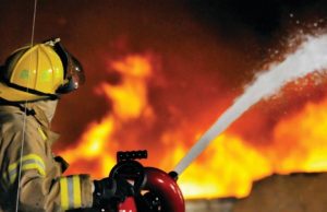 સુરત / દાંડી રોડ પર આવેલી સ્કૂલમાં આગ લાગી, ફાયર સેફટીના અભાવે સ્કૂલને સીલ મરાયુ