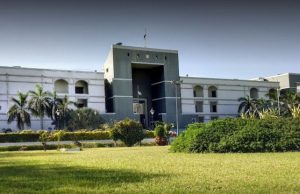 સુરત અગ્નિકાંડ:હાઈકોર્ટ અકળાઈ,રાજ્ય સરકાર અને પોલીસને ફટકારી નોટિસ