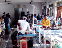 સુરતના પલસાણામાં મુસાફરો ભરેલો ટેમ્પો પલટી ખાઇ જતાં 25 મજૂરો ઇજાગ્રસ્ત