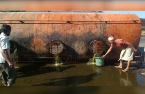 સુરેન્દ્રનગર-અમદાવાદ હાઈવે પર તેલ ભરેલું ટેન્કર પલટી જતા રસ્તા પર તેલની નદીઓ વહી