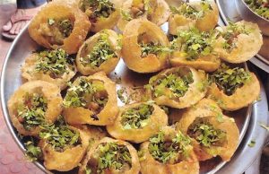 અમદાવાદ:દુકાન માલિક ટોઇલેટમાં પાણીપુરી રાખતો,રહીશો વિફર્યા,એએમસીએ કાર્યવાહી કરી નોટિસ પાઠવી દુકાન કરી સીલ