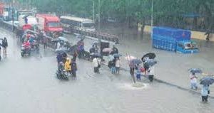 અમદાવાદમાં ધોધમાર વરસાદ, કાળા ડિબાંગ વાદળોથી ધેરાયું શહેર