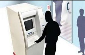 મિત્રએ રચ્યું ચોરીનું કારસ્તાન, નજર ચૂકવી પર્સમાંથી શેરવી લીધું ATM કાર્ડ,મોડી રાત્રે 25 હજાર ઉપાડી લીધા