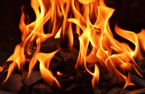 મહેસાણા હાઈવે પરના મેવડ ગામ પાસે ખાનગી ટ્રાવેલ્સની બસ ભડકે બળી