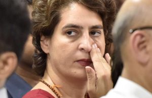 સોનભદ્ર કાંડ:સામેથી મળવા આવ્યા પીડિતો,પ્રિયન્કાએ અશ્રુભીની આંખે આપ્યું આશ્વાસન