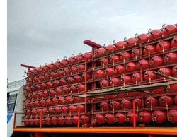 વડોદરા:ગેસ સિલિન્ડર ભરેલી ટ્રક પલટી ખાઇ જતા પિતા-પુત્ર ફસાયા,રેસ્ક્યુ કરી બચાવાયા