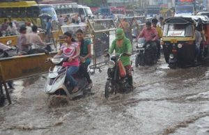 અમદાવાદમાં આજે વાતાવરણના પલટા સાથે વરસી પડ્યો વરસાદ