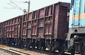 અમરેલી:સાવરકુંડલા નજીક રેલ્વેતંત્રની ઘોર બેદરકારી,ચાલુ માલગાડીના અમુક ડબ્બા છૂટા પડ્યા