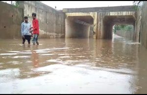 બનાસકાંઠામાં આફતનો વરસાદ,માડકાનું તળાવ ફાટયુ,રસ્તાઓ ઠપ્પ