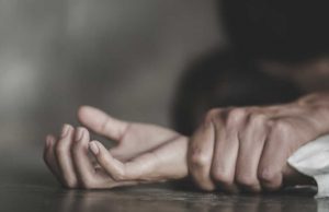 માતા-પિતા દીકરીને સબંધીને ત્યાં મૂકી ધાર્મિક કામે બહાર ગયાં, સબંધીએ ‘ટેટુ’ કઢાવવાનું કહીને દીકરીને હોટેલ લઈ જઈ આચર્યું દુષ્કર્મ અને વીડિયો ઊતાર્યો!