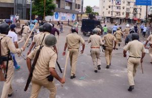 સુરતમાં મોબ લિન્ચિંગના વિરોધમાં યોજાયેલી રેલીએ હિંસક સ્વરૂપ ધારણ કર્યું ,જો કે હાલ સ્થિતી કાબુમાં