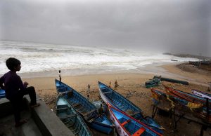 નવસારી: માછીમારી માટે અબુધાબી ગયેલા મેંધર ભાટના 5 માછીમારોને વેપારીએ જબરજસ્તીથી ત્યાં જ રોકી રાખતા ફસાયા