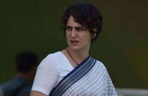 ઉત્તર પ્રદેશ:સોનભદ્ર જતા પ્રિયન્કા ગાંધીને અટકાવ્યા તો નોંધાવ્યા ધરણા