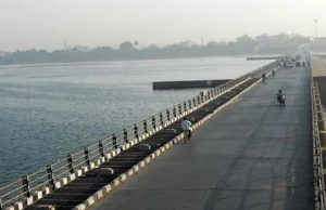 સુરત:કતારગામ રાંદેરને જોડતો કોઝવે બે કાંઠે,ભારે વરસાદના પગલે વિયર કમ કોઝવેની સપાટી 5.65 મીટર પહોંચી