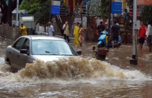 મુંબઇ ભારે વરસાદથી બેહાલ,જનજીવન ઠપ્પ ,હાઈ ટાઈડની અપાઈ ચેતવણી