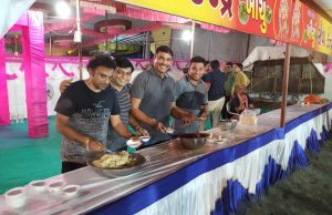 અંબાજી ભાદરવો મેળો : ભક્તોના ઘોડાપુર વચ્ચે ઠેર ઠેર સેવા કેમ્પોનો જમાવડો