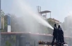 BRTS-AMTS બસ સ્ટેન્ડ સહીત અમદાવાદના રસ્તાઓ ઉપર ફાયરબ્રિગેડે પાણીનો છંટકાવ કર્યો