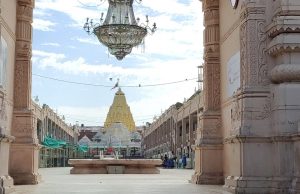 કોરોનાનો કાળો કેર : રમખાણો અને રોગોમાં પણ ચાલુ રહેતા મંદિરો ઇતિહાસમાં પહેલી વાર બંધ