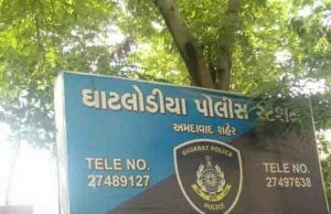 અમદાવાદ : ચાંદલોડિયાના આલ્ફા કોમ્પ્લેક્સમાંથી નમાઝ અદા કરતા 6ની ધરપકડ