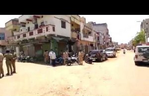 અમદાવાદ : સરદારનગર પોલીસ ઉપર પથ્થરમારો, ટોળું વિખેરવા જતા હુમલો કરાયો, Video