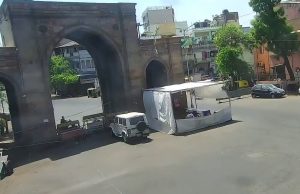 ટ્રાફિક અને કોલાહલથી ધમધમતા અમદાવાદ શહેરની ગલીઓ સુમસામ ભાસી રહી છે, જુઓ Video