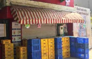 અમદાવાદ : સોશિયલ ડીસ્ટન્સનું પાલન ન થતા હિન્દ માર્કેટને 50 હજાર દંડ, અમુલ પાર્લર સીલ