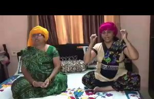 લોકડાઉનમાં ઘેર બેઠા બેઠા આ મહિલાઓએ કોરોનાના ભજન કર્યા, જુઓ Video