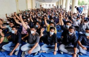 સરકારના આશ્વાસન બાદ 3 શહેરની હડતાળ સમેટાઇ, પણ અ’વાદના ડોક્ટર્સે ઈમરજન્સી ડ્યુટી પણ બંધ કરી