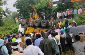 મહારાષ્ટ્રમાં મોટો અકસ્માત, મજૂરોને લઇ જઇ રહેલા ટ્રકે પલટી મારતા 13ના મોત