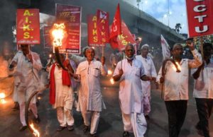 ખેડૂતોનું ભારત બંધનું એલાન, દિલ્હી-અમૃતસર હાઇવે બ્લોક, સરકાર ઘૂંટણિયે, કહ્યું વાતચીત માટે તૈયાર