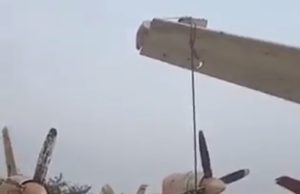 જે ફાઇટર પ્લેન મૂકીને અમેરિકાની સેના જતી રહી તેની પર હવે તાલિબાની હીંચકા ખાઈ રહ્યા છે