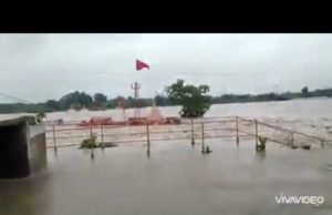 જામનગરના દરેડ ગામનું પ્રાચીન ખોડિયાર મંદિર ધસમસતા પાણીમાં ગરકાવ, જુઓ Video