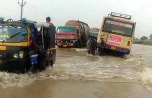 રાજકોટ જળબંબાકાર:ભારે વરસાદને લઈને મનપા કમિશ્નર દ્વારા રાજકોટવાસીઓને કરાઈ આ ખાસ અપીલ