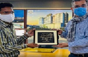 ‘ચલો ભાઈ, વેક્સીન… વેક્સીન….બૂમો પાડીને અવેરનેસ લાવનાર યુવકનું અમદાવાદ મ્યુનિસિપલ કમિશનર દ્વારા કરાયું સન્માન