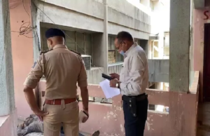 પરિવાર પર આભ ફાટ્યું, પિતા-પુત્રએ ઝેરી દવા પી ઓફિસમાં જ આપઘાત કર્યો