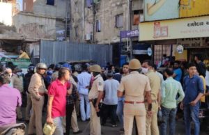 ગુજરાતના આ શહેરમાં ટોરેન્ટ પાવરના સર્ચ ઓપરેશન દરમિયાન પોળના લોકોએ કર્યો પથ્થરમારો, આટલા પોલીસ કર્મી ઘાયલ