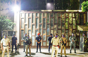 મુકેશ અંબાણીના ઘર એન્ટીલિયાની સુરક્ષા વધારવામાં આવી, ટેક્સી ડ્રાઇવરના ફોન કોલ બાદ પોલીસ તંત્ર સતર્ક