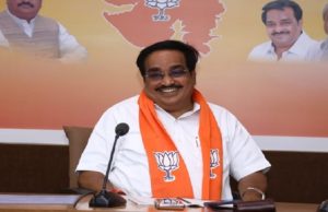 સીઆર પાટીલે કોંગ્રેસના યુવા નેતાને પાર્ટીમાં જોડાવા જાહેરમાં આપ્યું આમંત્રણ