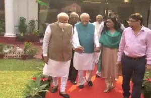 લાલકૃષ્ણ અડવાણીને જન્મદિવસની શુભેચ્છાઓ આપવા તેમના ઘરે પહોંચ્યા પીએમ મોદી સહિત આ નેતાઓ