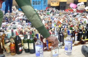 પોલીસ જવાન અને પુત્ર પોતાના જ ઘરમાં બનાવટી વિદેશી દારૂ બનાવતા ઝડપાયા