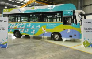 ભારતમાં પહેલી હાઈડ્રોજન ફ્યૂલ સેલ બસ લોન્ચ, ફ્યુલ સેલ બસને પાવર આપવા માટે હાઈડ્રોજન અને હવાનો ઉપયોગ