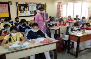 શિક્ષકનો કોરોના રિપોર્ટ પોઝિટિવ આવતા ખળભળાટ, વાલીઓ દ્વારા શાળાઓ બંધ કરવાની માંગણી