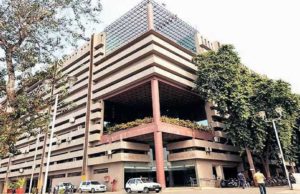 AMCની આર્થિક સ્થિતિ ડામાડોળ, છત્તા કોર્પોરેટરોને 75 હજારનું લેપટોપ અને 15 હજારનું પ્રિન્ટર આપશે