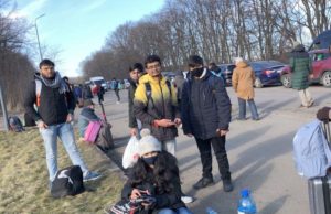 અમદાવાદના વિદ્યાર્થીઓ પોલેન્ડ બોર્ડરે ફસાયા : યુક્રેનના સૈનિકોની દાદાગિરી, યુવતીઓને અપશબ્દો બોલે છે