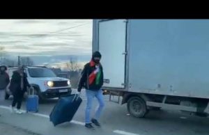 Exclusive : પોલેન્ડ બોર્ડર ઉપર ભારતીયો મદદ માટે જોઈ રહ્યા છે રાહ, જુઓ Video