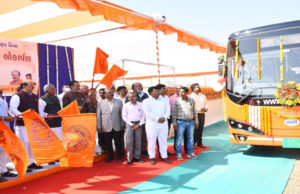 અમદાવાદ, સુરત જેવા મહાનગરો વચ્ચે દોડશે 50 ઇલેક્ટ્રીક બસ, 2 બસોને આપી લીલીઝંડી