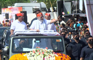 પરીક્ષા કરતા રાજનીતિ વધુ મહત્વની; સાલ કોલેજમાં એન્જિનિયરિંગ પરીક્ષા મોકૂફ કરીને વિદ્યાર્થીઓને રોડ શોમાં લવાયા!