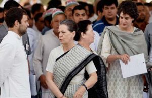 વિવાદની રાજનીતિ; ‘ગાંધી પરિવારે પક્ષનું નેતૃત્વ છોડીને અન્ય કોઈ નેતાને તક આપવી જોઈએ’ : કપિલ સિબ્બલ