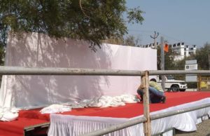 પ્રધાનમંત્રી રોડ શોની તૈયારીઓ; ગાંધીનગર કમલમ ખાતે મંડપ બાંધ્યા, એરપોર્ટથી કમલમ સુધી 50 સ્ટેજ તૈયાર