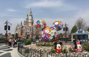 ચીનમાં 10 દિવસ માટે લોકડાઉન: શાંઘાઈ ડિઝની પાર્ક બંધ કરાયો; દરેકે કોરોના ટેસ્ટ કરાવવો ફરજિયાત!